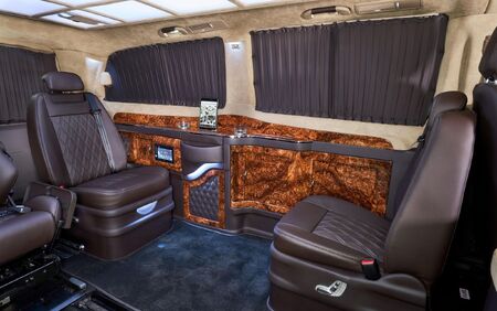 KLASSEN VIP VAN MVD 9056