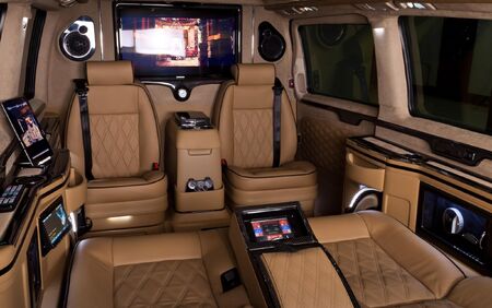 KLASSEN VIP VAN MVD 9006