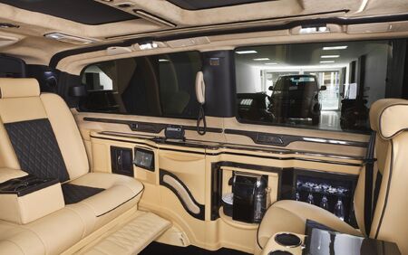 KLASSEN VIP VAN MVD 9007