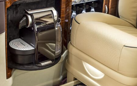 KLASSEN VIP VAN MVD 9025