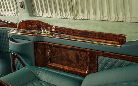 KLASSEN VIP VAN MVD 9026