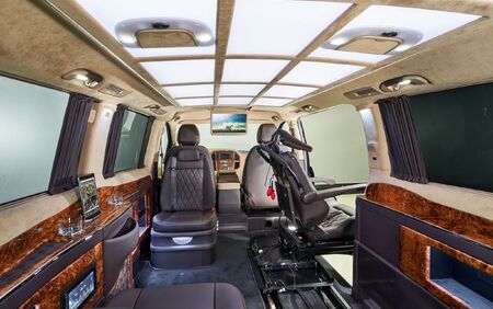 KLASSEN VIP VAN MVD 9056