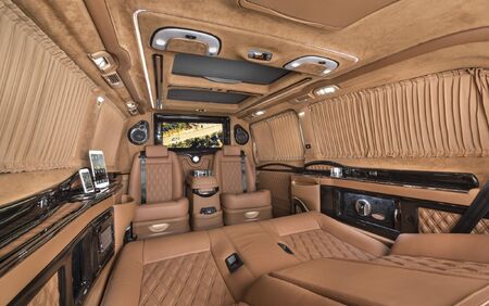 KLASSEN VIP VAN MVD 9012