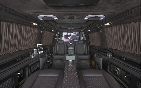 KLASSEN VIP VAN MVD 9021