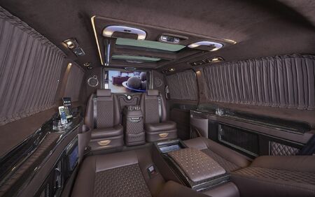 KLASSEN VIP VAN MVD 9032