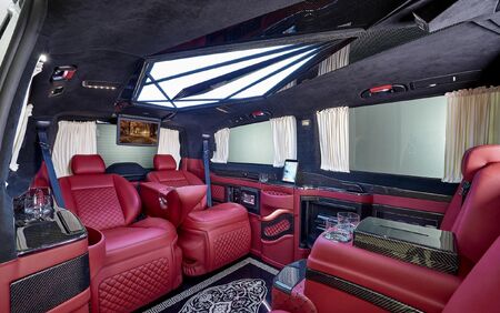 KLASSEN VIP VAN MVD 9033