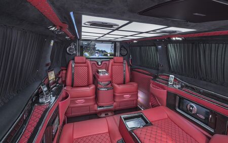 KLASSEN VIP VAN MVD 9054