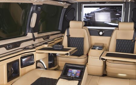 KLASSEN VIP VAN MVD 9007