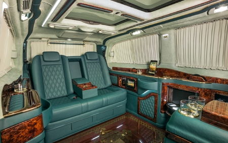 KLASSEN VIP VAN MVD 9026