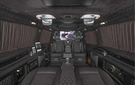 KLASSEN VIP VAN MVD 9021