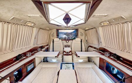 KLASSEN VIP VAN MVD 9053