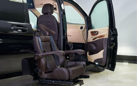 KLASSEN VIP VAN MVD 9056