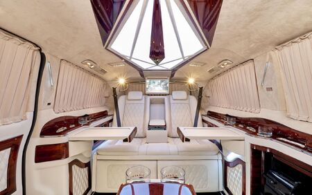 KLASSEN VIP VAN MVD 9053