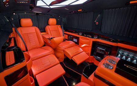 KLASSEN VIP VAN MVD 9045