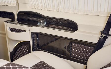 KLASSEN VIP VAN MVD 9028