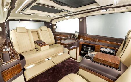 KLASSEN VIP VAN MVD 9052