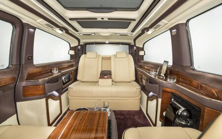 KLASSEN VIP VAN MVD 9052