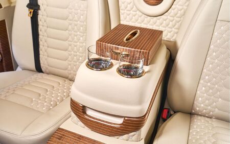 KLASSEN VIP VAN MVD 9051