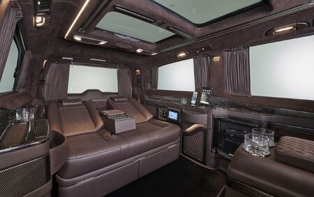 KLASSEN VIP VAN MVD 9032