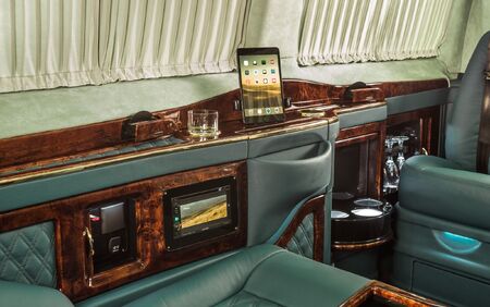 KLASSEN VIP VAN MVD 9026