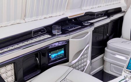 KLASSEN VIP VAN MVD 9057