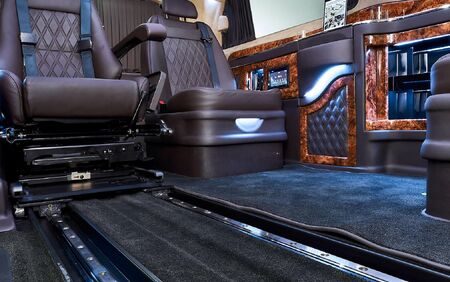 KLASSEN VIP VAN MVD 9056