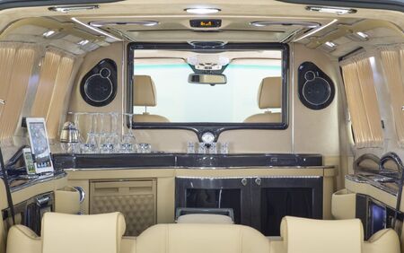 KLASSEN VIP VAN MVD 9000