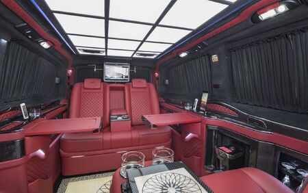 KLASSEN VIP VAN MVD 9014