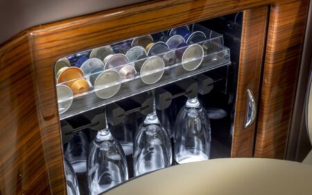 KLASSEN VIP VAN MVD 9052