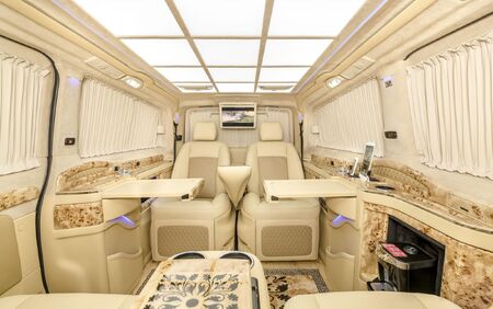 KLASSEN VIP VAN MVD 9013