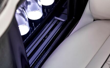 KLASSEN VIP VAN MVD 9057