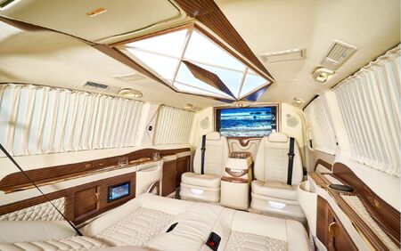 KLASSEN VIP VAN MVD 9051