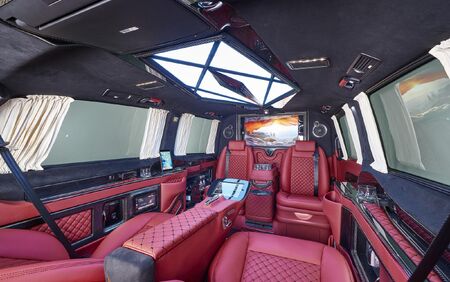 KLASSEN VIP VAN MVD 9033