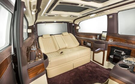 KLASSEN VIP VAN MVD 9052