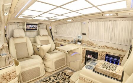 KLASSEN VIP VAN MVD 9013