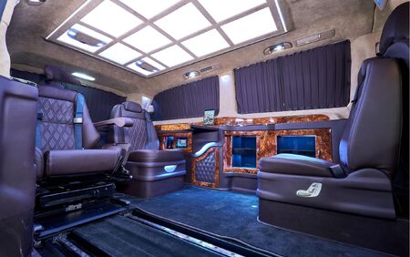 KLASSEN VIP VAN MVD 9056