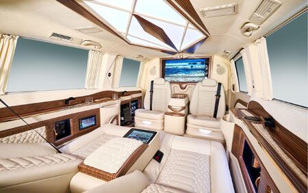 KLASSEN VIP VAN MVD 9051