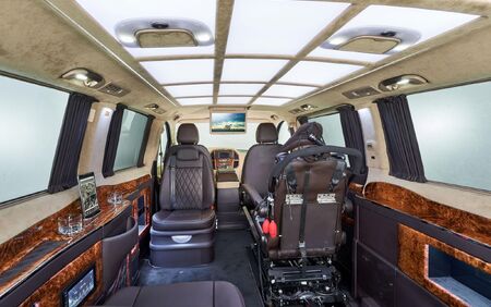 KLASSEN VIP VAN MVD 9056