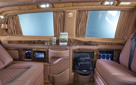 KLASSEN VIP VAN MVD 9023