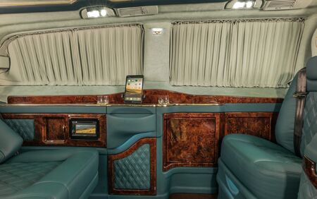 KLASSEN VIP VAN MVD 9026