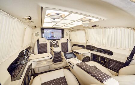 KLASSEN VIP VAN MVD 9028