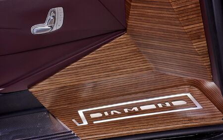 KLASSEN VIP VAN MVD 9027