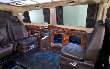 KLASSEN VIP VAN MVD 9056