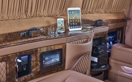 KLASSEN VIP VAN MVD 9023