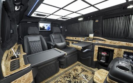 KLASSEN VIP VAN MVD 9011