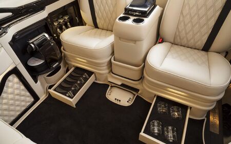 KLASSEN VIP VAN MVD 9001