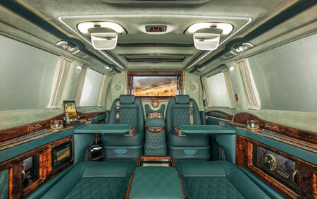 KLASSEN VIP VAN MVD 9026