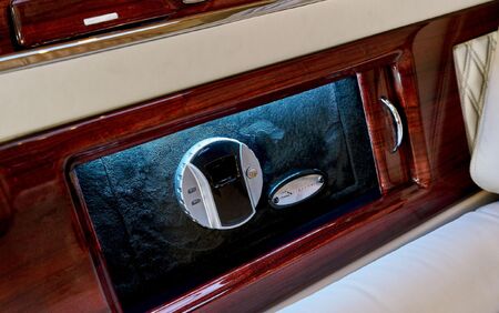 KLASSEN VIP VAN MVD 9053