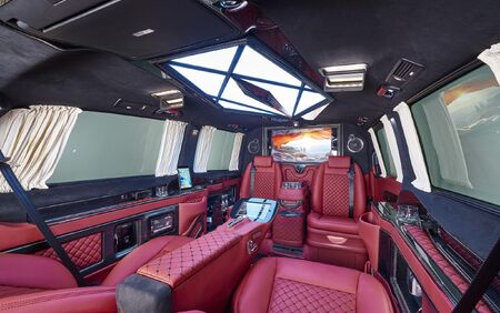 KLASSEN VIP VAN MVD 9033