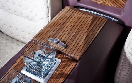 KLASSEN VIP VAN MVD 9027